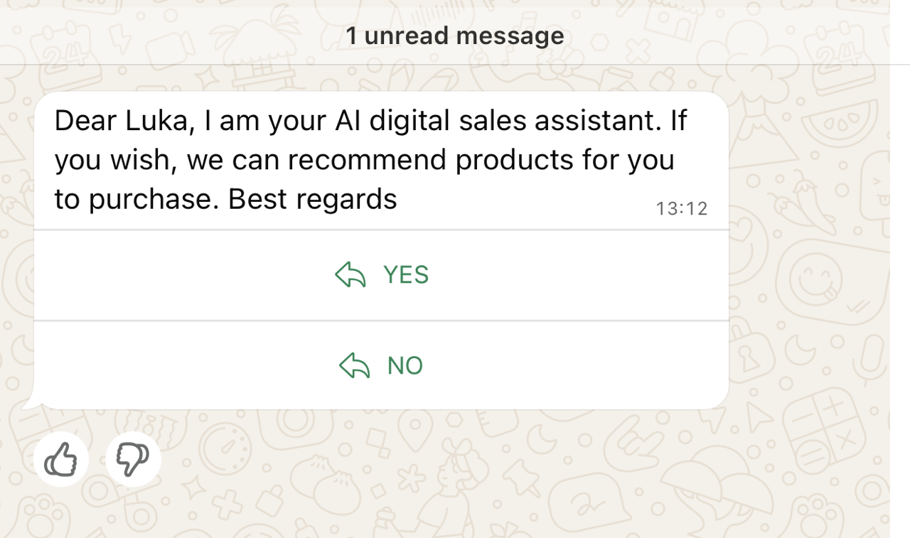 El cliente envía un mensaje de WhatsApp